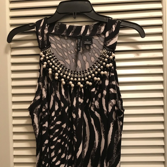 Beaded Tunic Top by “New Directions” Petite - Picture 2 of 3